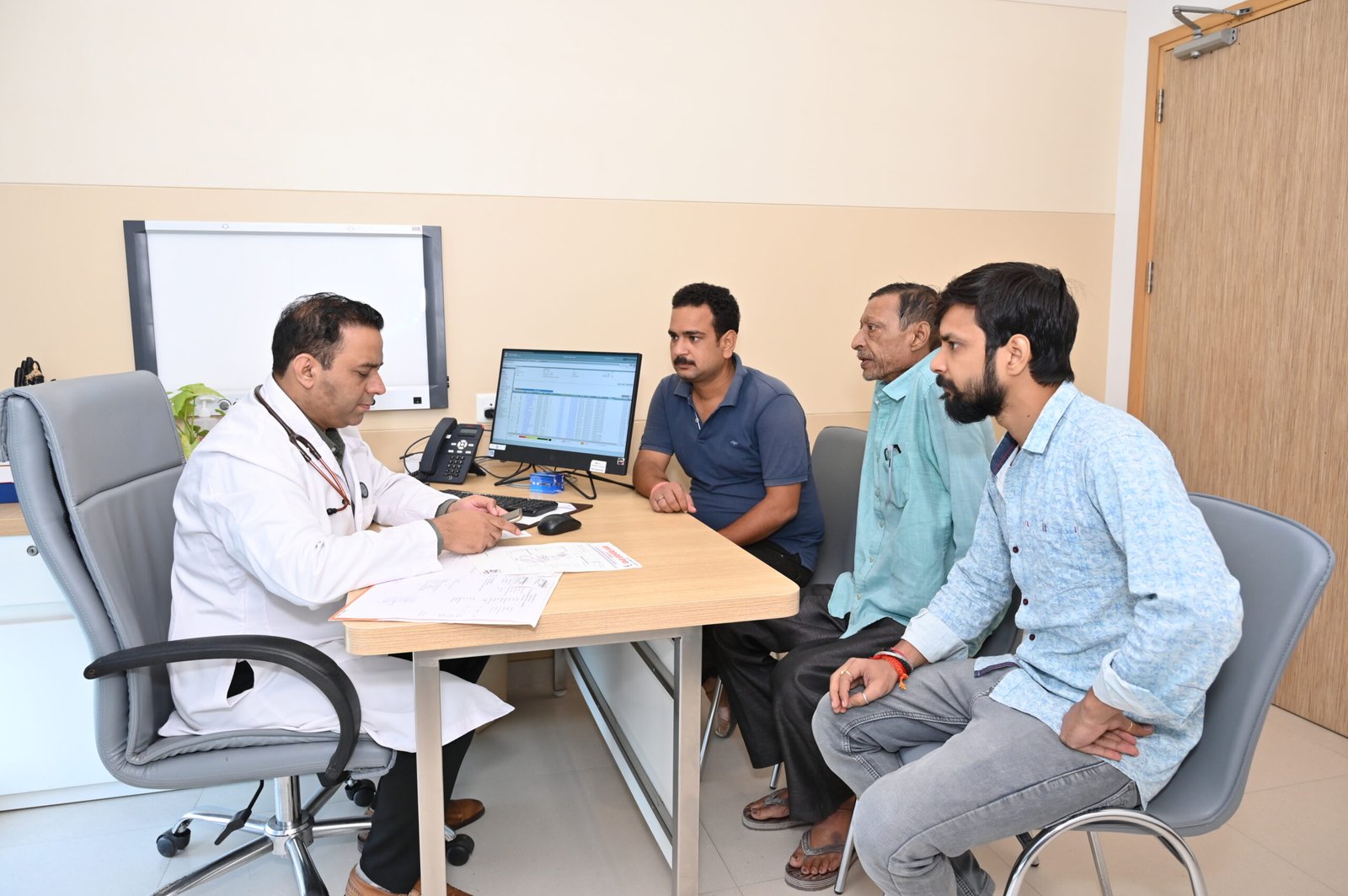 Best Cancer Specialist In Lucknow, best oncologist in lucknow, best cancer doctor in lucknow